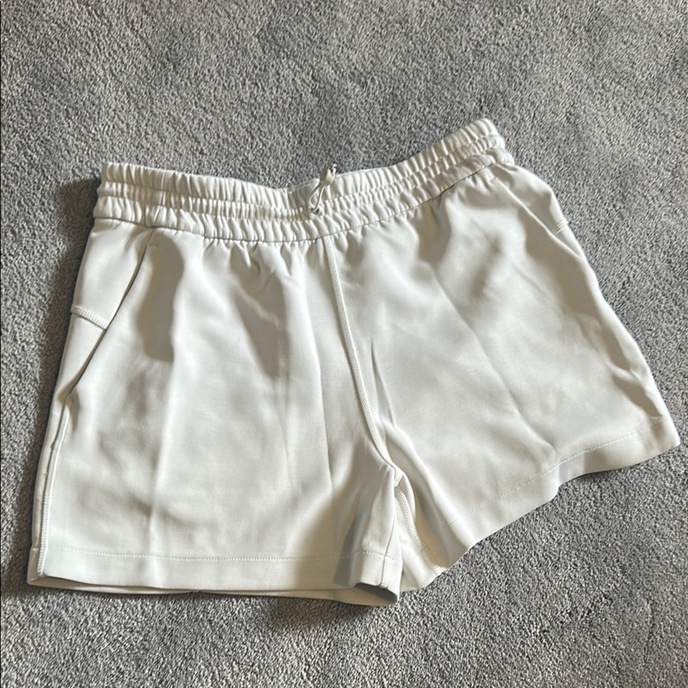 Lululemon Softstreme high rise short 4”